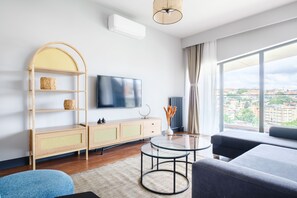 Televisión LCD 100 cm con canales de televisión vía satélite, televisión