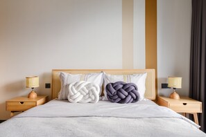Apartamento superior, 1 quarto | Individualmente decorados, individualmente mobiliados, escrivaninha