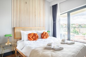 Decoración personalizada, muebles diferentes y escritorio 