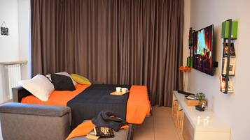 1 bedroom, in-room safe, desk, free WiFi