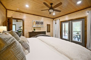 3 bedrooms, free WiFi, bed sheets, wheelchair access