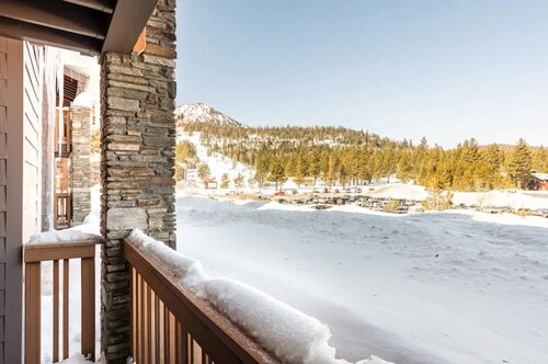 Summit #33-Cute 1 bedroom across from the slopes-no car needed!