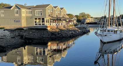 Historic Kennebunkport home only 0.3 miles to Dock Square