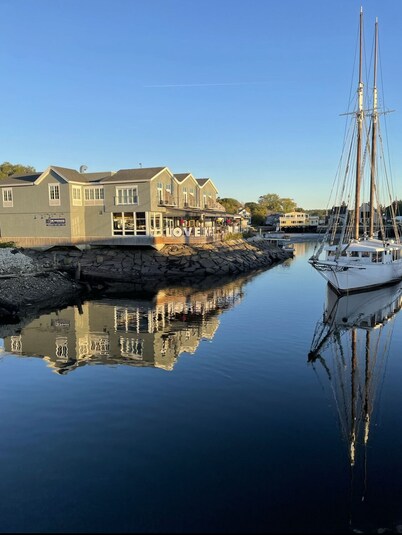 Historic Kennebunkport home only 0.3 miles to Dock Square