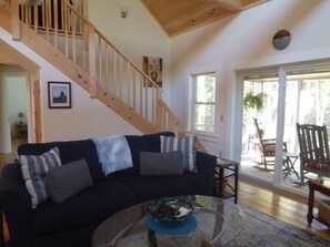 Smart-TV, peis og bøker