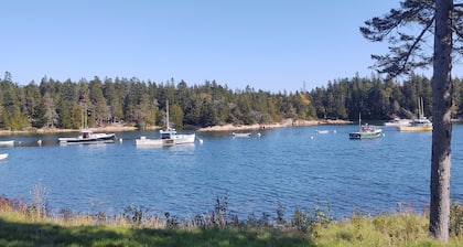 Lovely cottage on Acadia National Park's quiet Schoodic side. Pet friendly