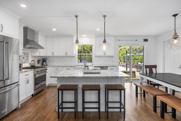 Fridge, microwave, oven, dishwasher