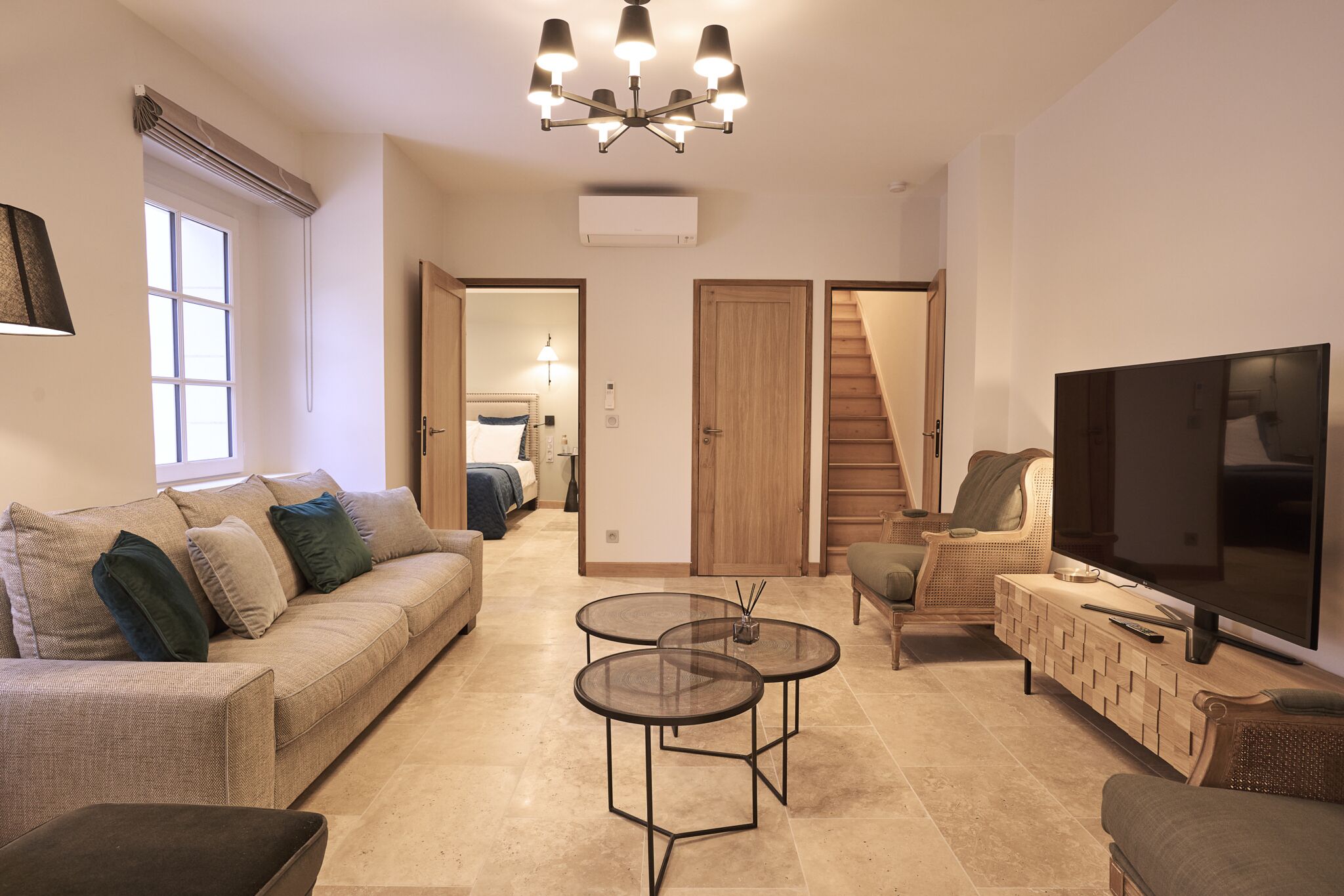 Suite des Ecuries | Coin séjour | TV connectée de 40 pouces avec chaînes numériques, télévision