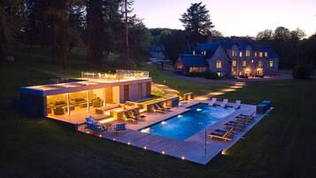 Seasonal outdoor pool