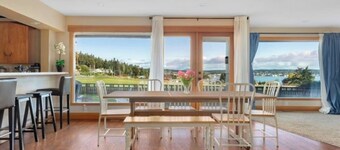 Perch - Balda Getaway: Spacious family friendly rambler with harbor view