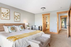 3 bedrooms, iron/ironing board, travel cot, free WiFi - Perch - Balda Getaway: Spacious family friendly rambler with harbor view (Oak Harbor)