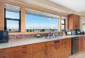 Fridge, microwave, oven, stovetop - Perch - Balda Getaway: Spacious family friendly rambler with harbor view (Oak Harbor)