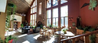 Marvelous Mountain Views! Fully Remodeled! 2 Miles North of Purgatory!