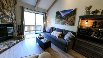 Smart TV, fireplace