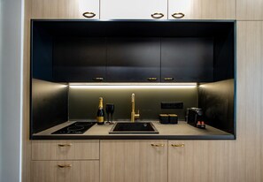 Mini-fridge, microwave, stovetop, espresso maker - Triple A - Kolokotroni 62 (Athens)