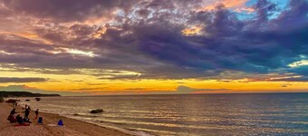 Baiting Hollow Cozy Cottage w/Walk-to beach, Wineries, farmstands. horsefarms!