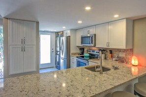 Fridge, microwave, oven, stovetop - Stylish Villa w/ Pool & Beach Access, Hilton Head (Hilton Head Island)