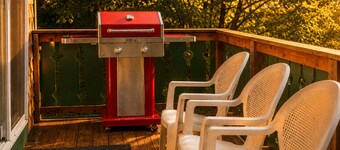 Chalet • Jacuzzi Tub • Nordic Village Pools • Sleeps 7 • Near Storyland & Skiing