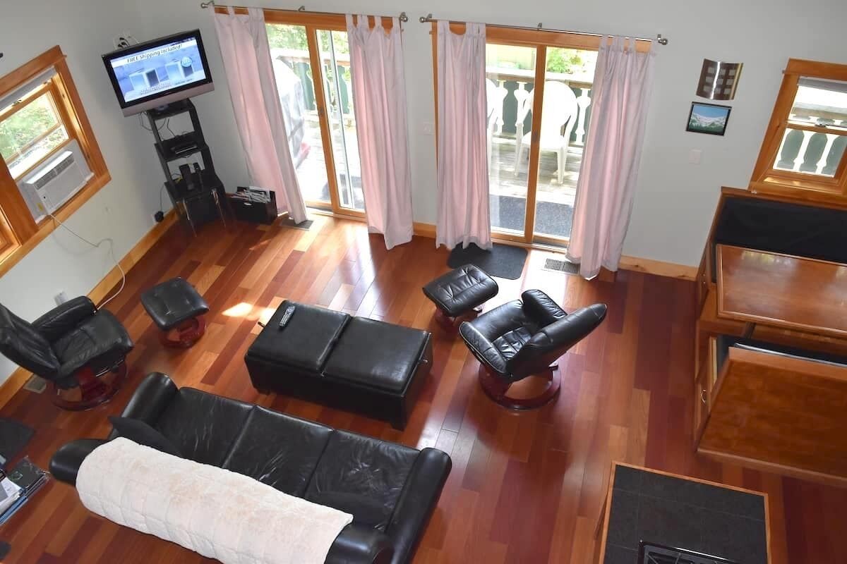 Smart TV, DVD player, table tennis, video library