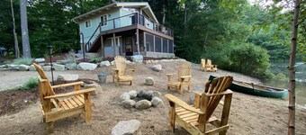White Mountains Waterfront Chalet w/ Private Beach