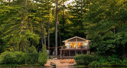 Pond-Side Chalet • Private Beach • Canoe & Kayak • Sleeps 7 • Near Storyland