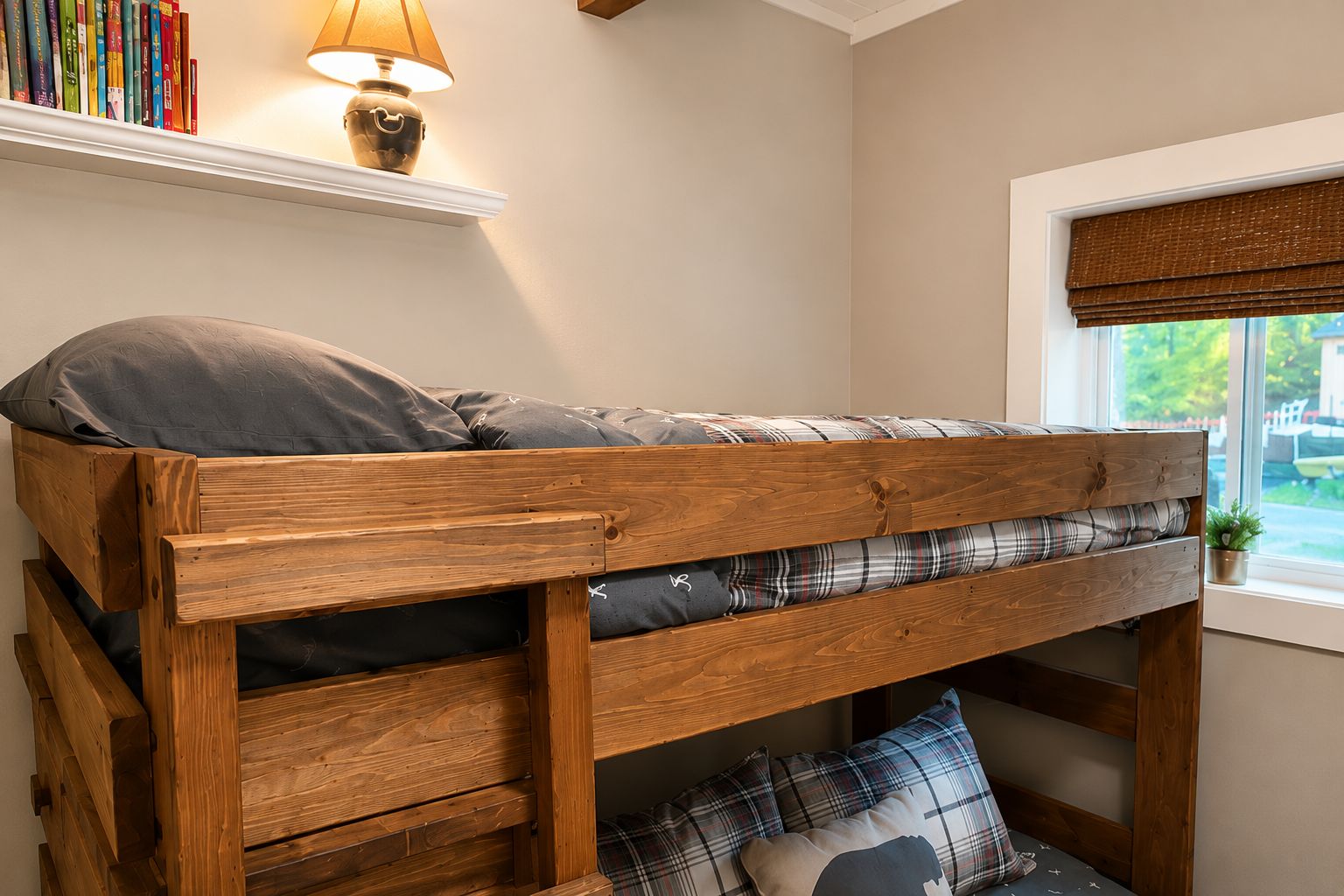 3 bedrooms, iron/ironing board, WiFi (free), bed sheets