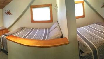 3 bedrooms, iron/ironing board, travel crib, WiFi (free)