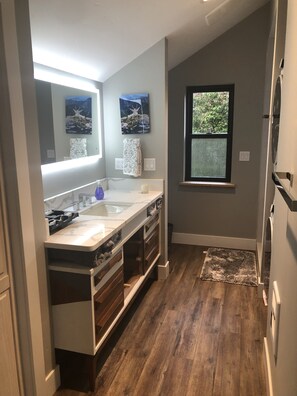 Refrigerador, microondas, horno y parrilla de estufa