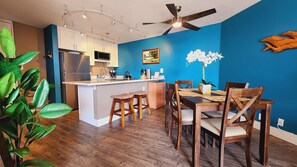 Dining - Beachfront Oceanview Condo Centrally Located For All Your Maui Adventures (Kihei)