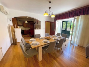 Dining - Villa with pool for 6 people (Drivenik)