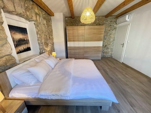 4 bedrooms, WiFi - Villa with pool for 6 people (Drivenik)