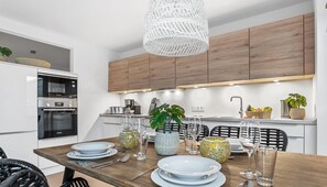 Fridge, microwave, oven, stovetop