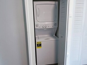 Interior - Beautiful and spacious 2bed/2full bath apt (Miami)