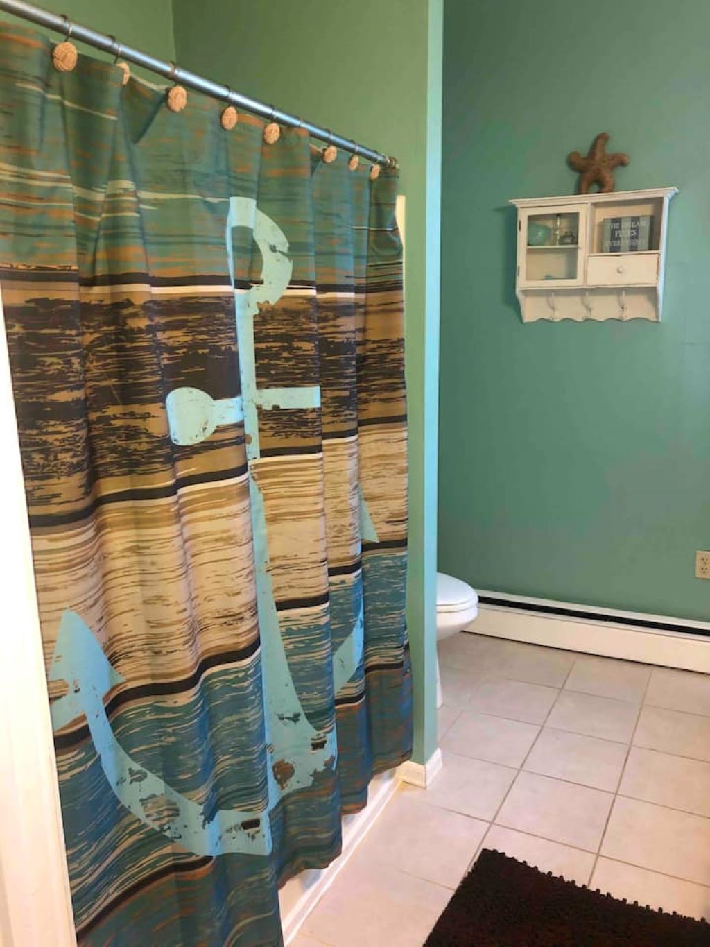Combined shower/tub, hair dryer, bathrobes, towels