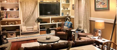 Smart-TV, Kamin, DVD-Player