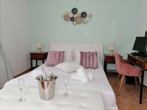 1 bedroom, in-room safe, free WiFi, bed sheets