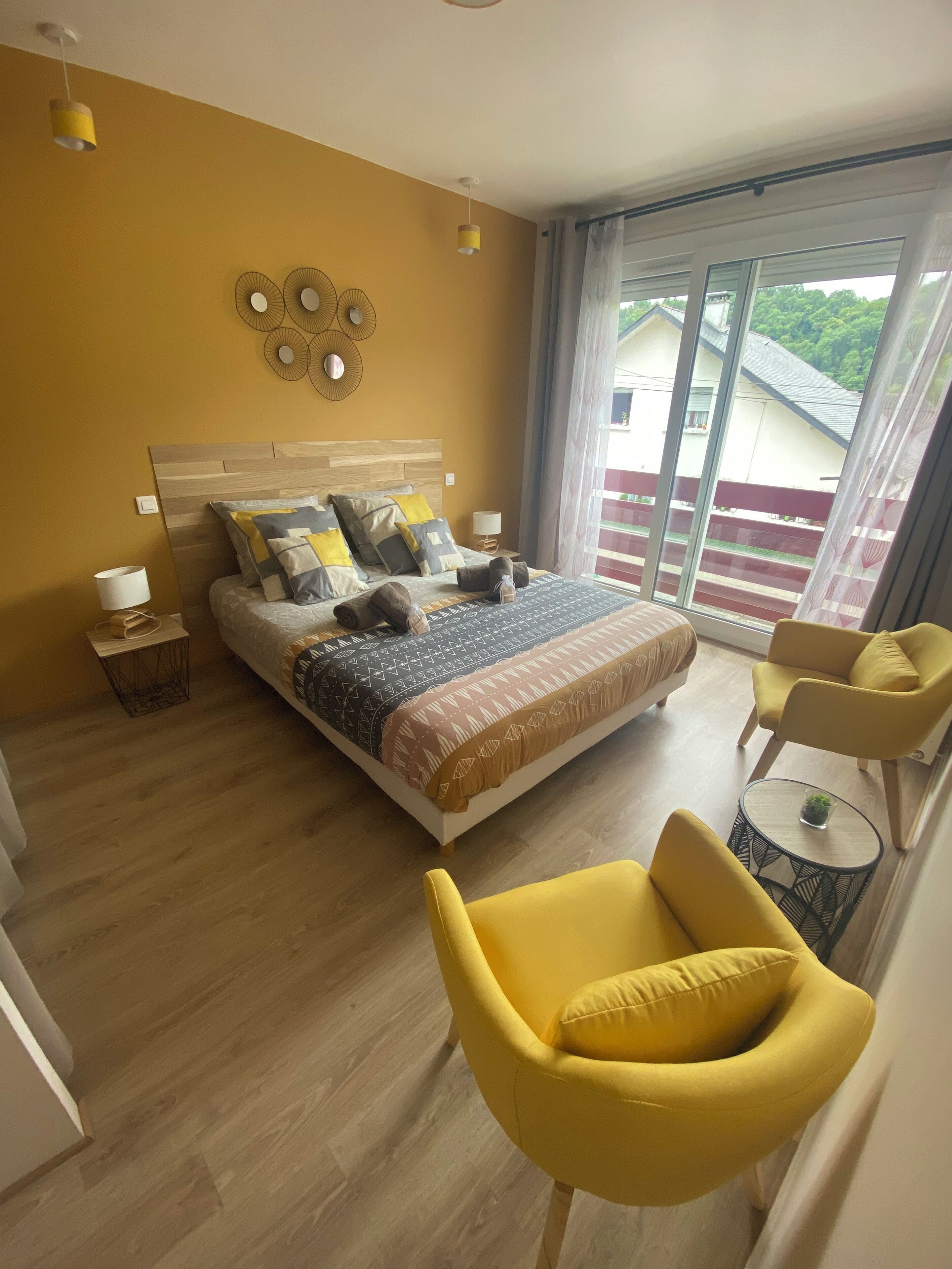 3 chambres, fer et planche à repasser, lit parapluie, Wi-Fi gratuit