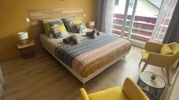 3 slaapkamers, een strijkplank/strijkijzer, reisbedje, gratis wifi