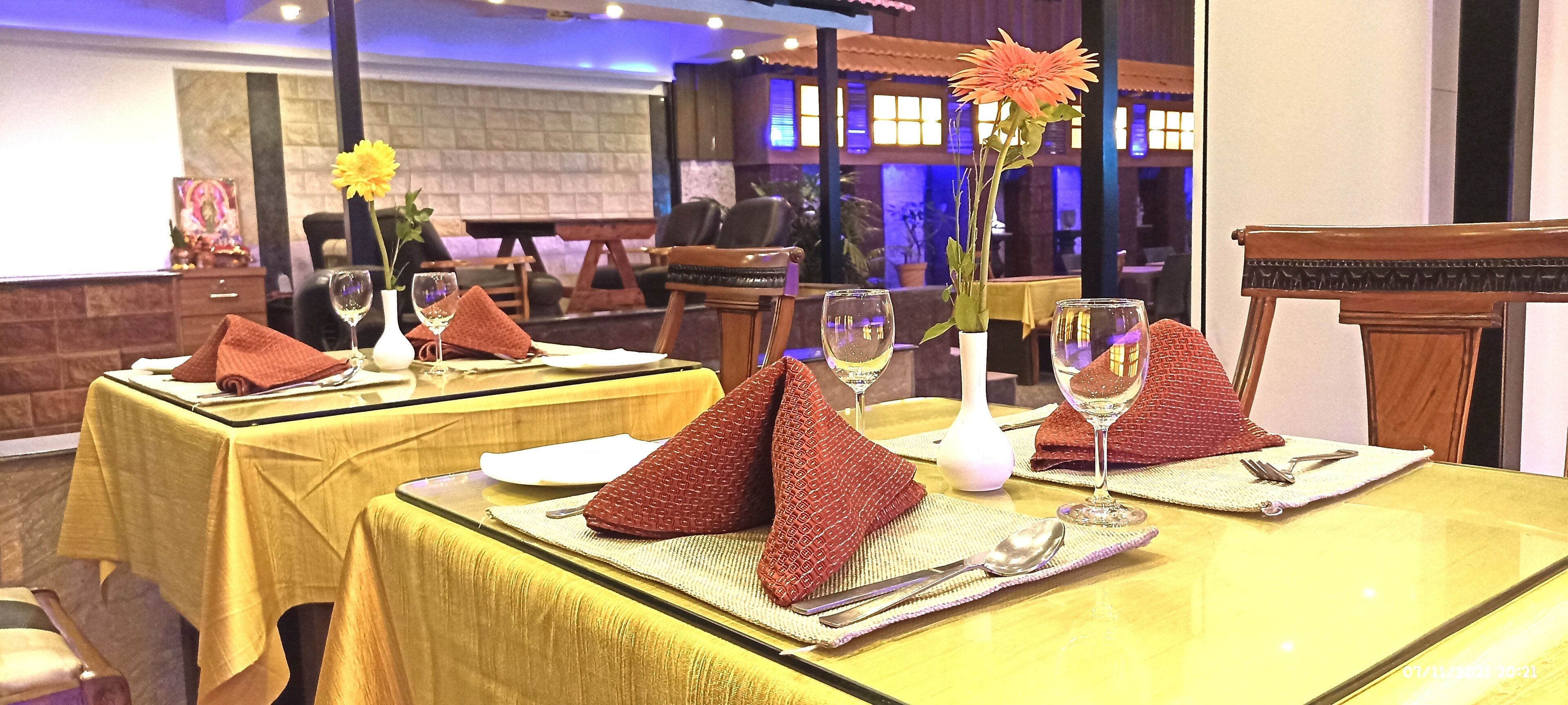 Se sirven desayunos, almuerzos, cenas y cocina india 