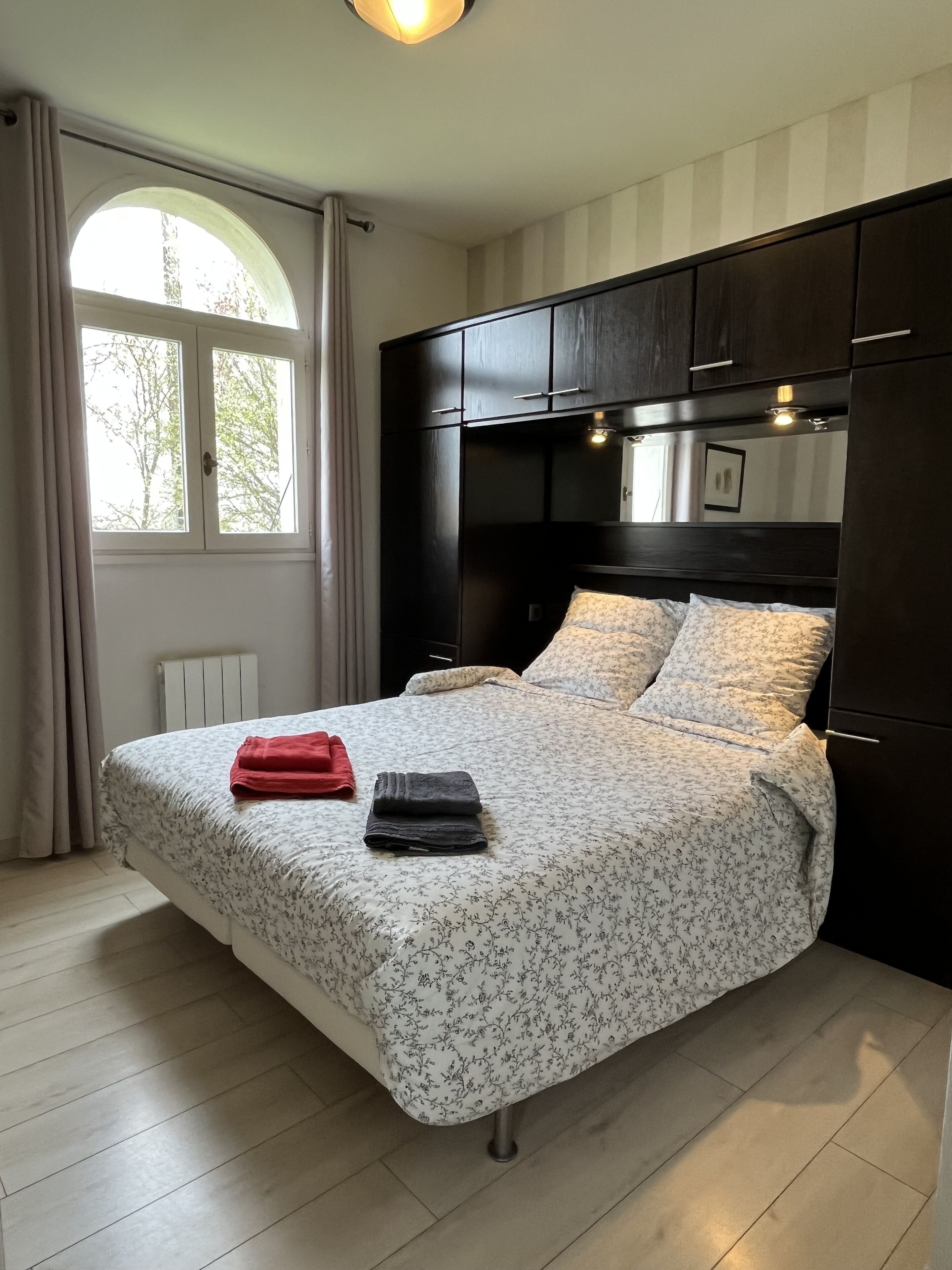 2 chambres, fer et planche à repasser, lit parapluie, Wi-Fi gratuit