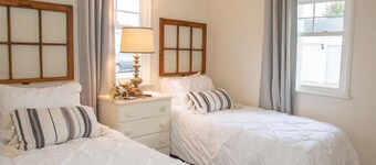 Cheerful 2 Bedroom Cottage on 5th in Decatur IN