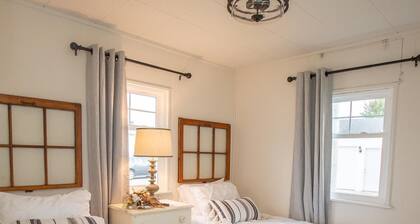 Cheerful 2 Bedroom Cottage on 5th in Decatur IN