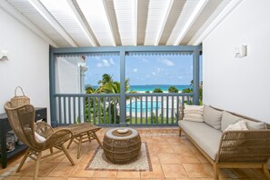 Smart TV, DVD player, books, stereo - Côté Chic - 2BR beautiful beach house with cistern (Collectivity of Saint Martin)