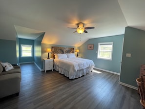 3 bedrooms, desk, iron/ironing board, free WiFi