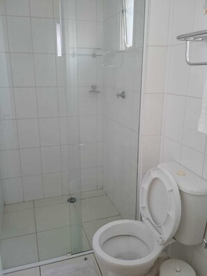 Ensemble baignoire-douche