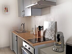 Fridge, microwave, oven, stovetop - GET ★ QUIET ★ WIFI TERRACE (Revel)