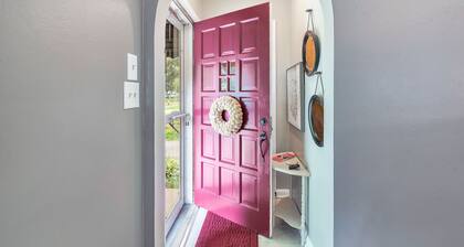 King-sized bed, Family and pet friendly, Full kitchen, Laundry room, Garage