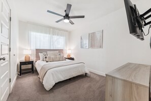 3 chambres, bureau, Wi-Fi gratuit, draps fournis