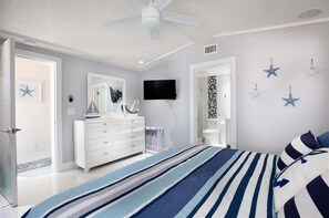 3 bedrooms, desk, iron/ironing board, travel crib - Casa Blanca at Key Colony Beach ~ Newly renovated (Key Colony Beach)