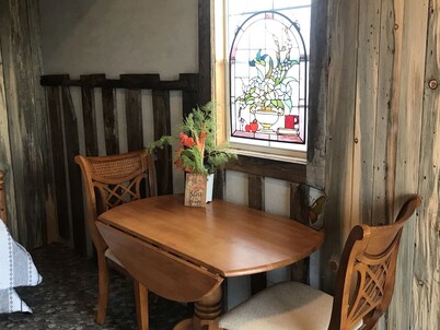 Cute Farmhouse Cottage 